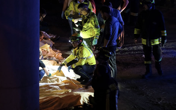 Video hiện trường vụ tai nạn xe buýt kinh hoàng tại Italy, hơn 30 người thương vong
