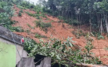 Mưa lớn gây sạt lở đất làm hai người thiệt mạng ở Yên Bái