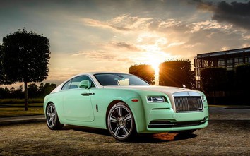 Vua nệm Mỹ mua cặp xe điện Rolls-Royce Spectre chỉ để giành kỷ lục
