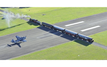 Độc lạ sân bay có đường sắt cắt ngang đường băng