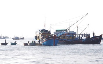 Tàu thuyền gặp sự cố trên vùng biển Bình Thuận, làm gì để bảo đảm an toàn?