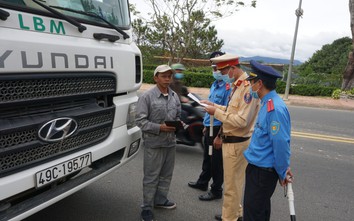 Lâm Đồng thu hồi phù hiệu 24 xe vận tải, có phương tiện vi phạm 163 lần/tháng