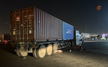 Rẽ vào cảng trả hàng, ô tô container cán tử vong người đi xe máy