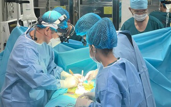 2 cuộc phẫu thuật liên tiếp để cứu trẻ sơ sinh mắc tim bẩm sinh