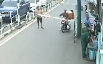 Hai người đàn ông đi xe máy ngược chiều hung hãn tấn công nhân viên phà Cát Lái