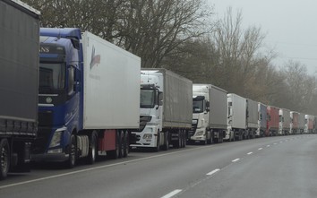 Thêm một quốc gia EU biểu tình chặn xe tải từ Ukraine