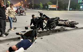 Hai xe máy đâm nhau gần cầu Yên Lệnh, hai người trọng thương
