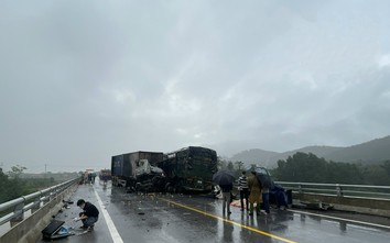 Hiện trường vụ tai nạn làm 1 người chết, 2 người bị thương trên cao tốc ở Huế