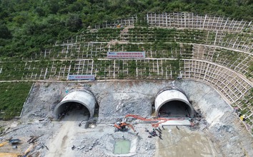 Thâm nhập hầm cao tốc núi Vung 2,2km trên cao tốc Bắc - Nam