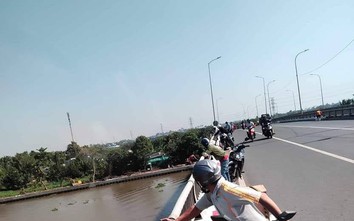 Thanh niên bỏ xe máy trên cầu, nhảy xuống sông Vàm Cỏ Tây mất tích