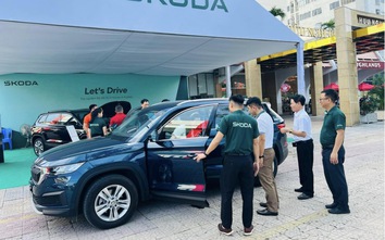 Khách hàng đánh giá ô tô Skoda hoàn thiện tốt, lái đầm chắc