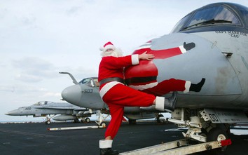 Vì sao ông già Noel bị “cấm bay” trên trực thăng, máy bay của quân đội Mỹ?