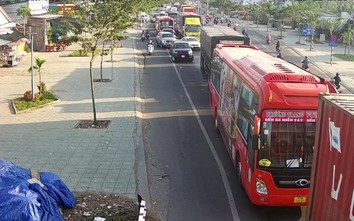 Ô tô chết máy trên cầu Rạch Miễu, dòng xe xếp hàng 3km