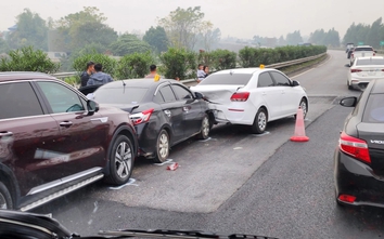 Bốn ô tô đâm liên hoàn, cao tốc Nội Bài – Lào Cai tắc dài