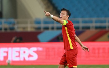 HLV Troussier gửi thông điệp đặc biệt cho trung vệ số 1 Việt Nam trước Asian Cup