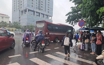 Hà Nội: "Bến cóc" ngang nhiên hoạt động trên đường Phạm Văn Đồng