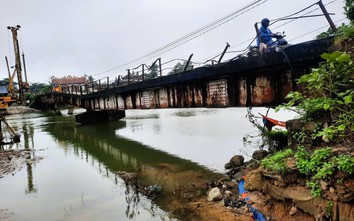 Quảng Trị: Cầu qua sông Ô Giang lún võng gần 1 mét