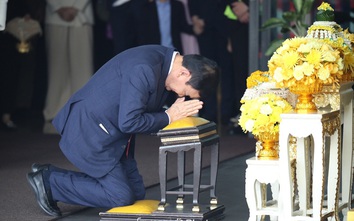 Ông Thaksin được Nhà Vua ân xá còn 1 năm tù