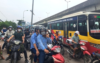 Thêm áp lực ùn tắc, Hà Nội kéo giảm cách nào?