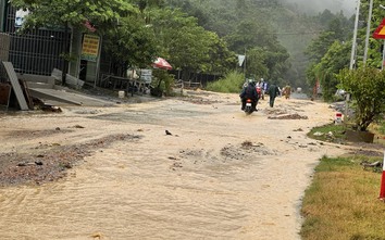 Lào Cai: Mưa lũ gây sạt lở lớn trên QL70