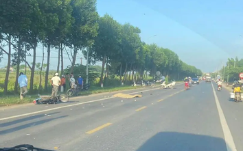 Người đàn ông tử vong cạnh xe máy trên quốc lộ 32 qua Hà Nội