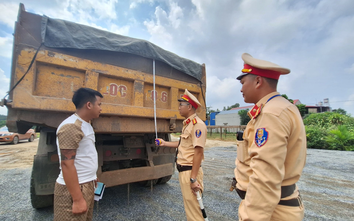 CSGT đặt cơ sở, mật phục xử lý xe tải đi vào đường cấm ở Thái Nguyên