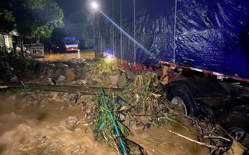 Mưa lớn gây sạt lở, nhiều khu vực ở huyện miền núi Quảng Bình bị chia cắt