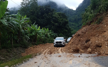 Thanh Hóa: Nhiều tuyến quốc lộ bị sạt lở hàng nghìn mét khối đất