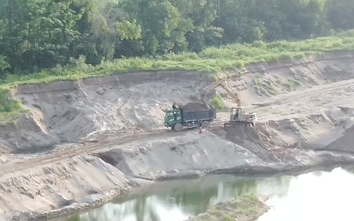 Hà Nội: Ngang nhiên khai thác cát trái phép tại bãi bồi ven sông Hồng