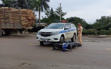 Xe máy va chạm ô tô CSGT Quảng Nam, nam thanh niên tử vong