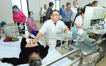 Thừa Thiên Huế: Hàng trăm người dân được khám, tầm soát phổi miễn phí