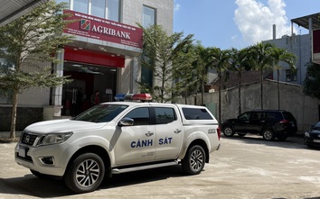 Kẻ cướp ngân hàng ở Quảng Nam vứt tiền tháo chạy khi nghe chuông báo động