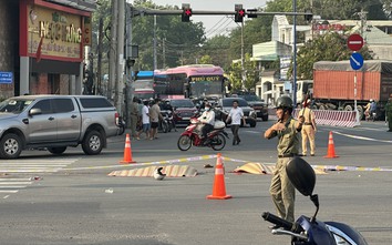 Xe bồn va chạm xe máy tại ngã tư, đôi nam nữ tử vong thương tâm