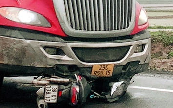 Bản tin TNGT 29/1: Bị xe đầu kéo tông, một người đi xe máy tử vong tại chỗ