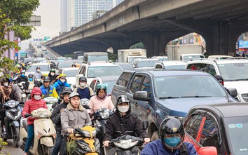 Ông Khuất Việt Hùng: Hà Nội cần nghiên cứu lập đội phản ứng nhanh liên ngành xử lý ùn tắc