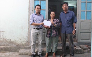 Trao tiền hỗ trợ 4 gia đình có người thân mất vì TNGT ở Bình Thuận