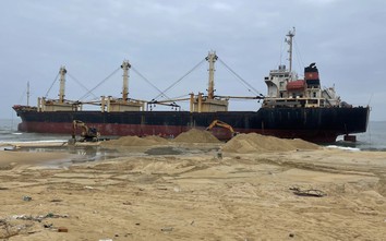 Tàu hàng 15.000 tấn mắc cạn ở Quảng Ngãi được giải cứu thế nào?