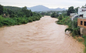 Rủ nhau bơi qua sông, một thanh niên bị nước cuốn tử vong