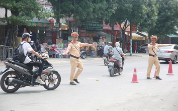 Vừa phạt, vừa tuyên truyền ngăn học sinh vi phạm giao thông