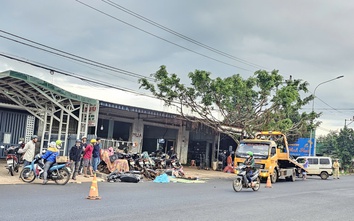 Xe máy chở hai học sinh va chạm với ô tô, một em tử vong tại chỗ