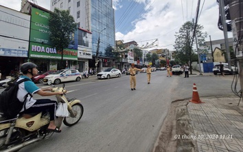 Hàng trăm học sinh Thái Nguyên ngỡ ngàng khi bị CSGT tạm giữ phương tiện