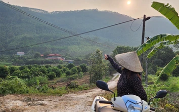 Phú Thọ: Tắc giao thương, dân phải đi vòng 30km sau sạt lở đê sông Lô