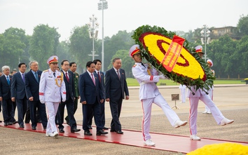 Lãnh đạo Đảng, Nhà nước, các đại biểu Quốc hội vào Lăng viếng Chủ tịch Hồ Chí Minh