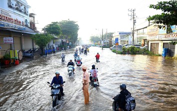 Cần Thơ đóng cống ngăn nước, nhiều tuyến đường ngập sâu