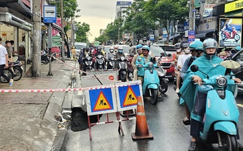 TP.HCM lại sụt lún đường sau mưa lớn