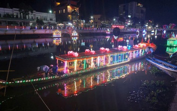 Lung linh đêm hội sông Trăng