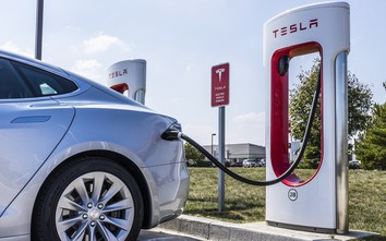 Tesla miễn phí trạm sạc để kích cầu doanh số