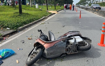 TP.HCM: Xe máy đâm vào dải phân cách, người đàn ông tử vong tại chỗ