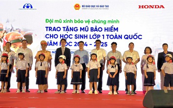 Tặng mũ bảo hiểm tại khu vực miền Trung, đảm bảo 100% học sinh lớp 1 có mũ đạt chuẩn