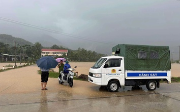 Mưa lớn gây ngập, sạt lở ở miền núi tỉnh Bình Định, giao thông chia cắt